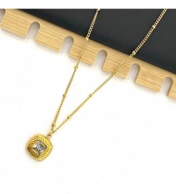 Collares acerodorado...