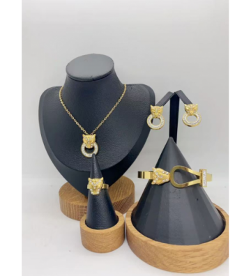 Solo Collar acero Dorado...
