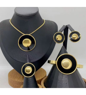 Solo Collar acero Dorado...