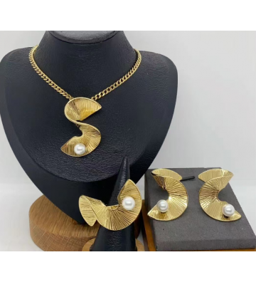 Solo Collar acero Dorado...