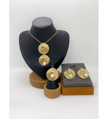 Solo Collar acero Dorado...