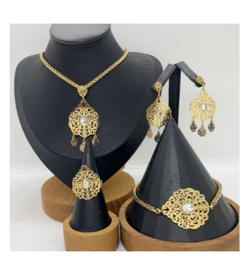 Solo Collar acero Dorado...