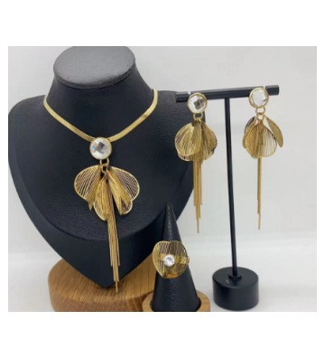 Solo Collar acero Dorado...