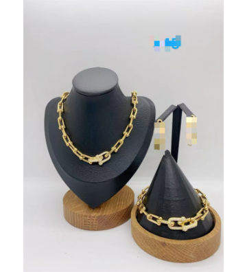 Solo Collar acero Dorado...