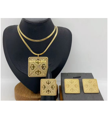 Solo Collar acero Dorado...