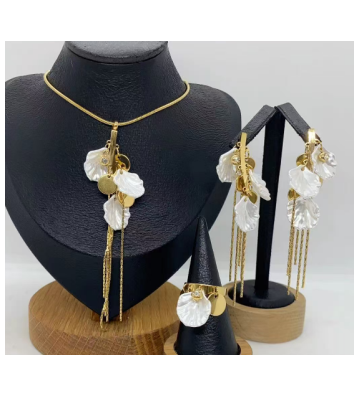 Solo Collar acero Dorado...