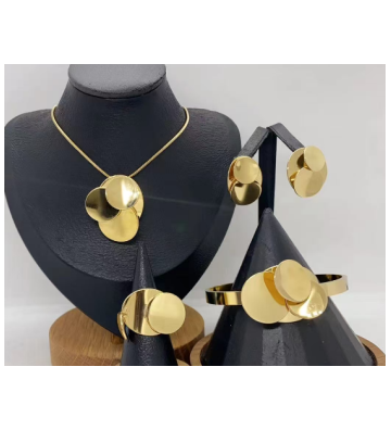 Solo Collar acero Dorado...