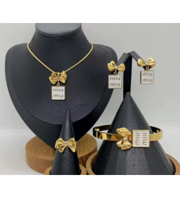 Solo collar acero Dorado...