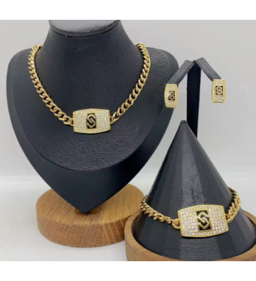 Solo collar acero Dorado...